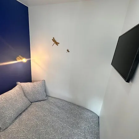 Tiny House Pigalle Love Story * Parijs
