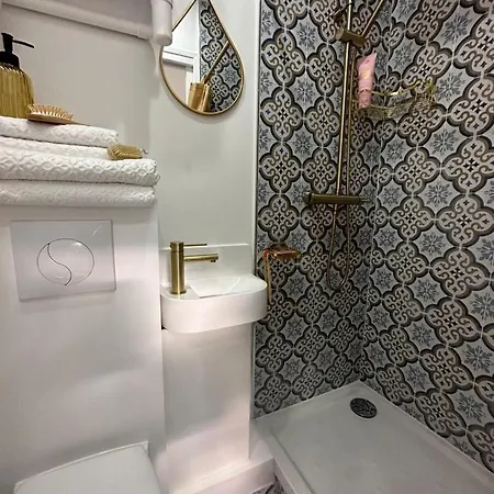 Tiny House Pigalle Love Story Appartement Parijs