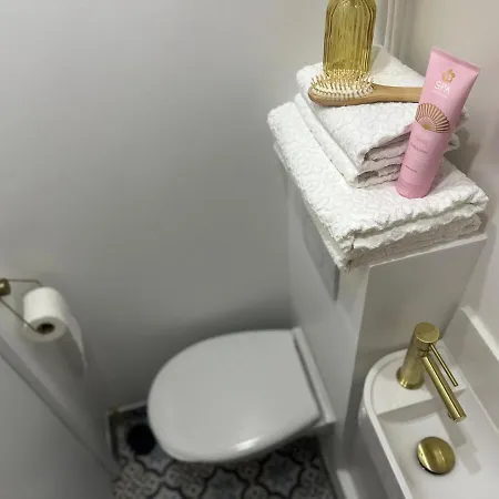 Tiny House Pigalle Love Story
