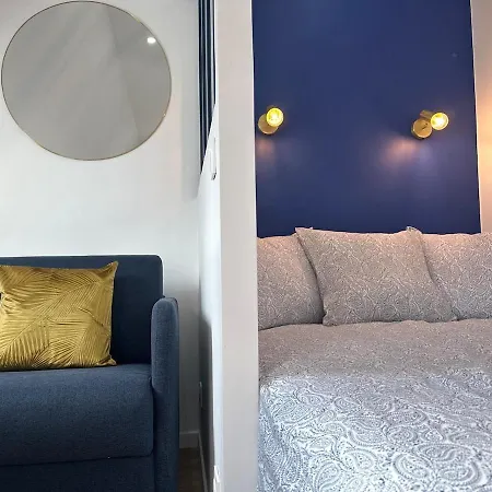 Tiny House Pigalle Love Story * Parijs